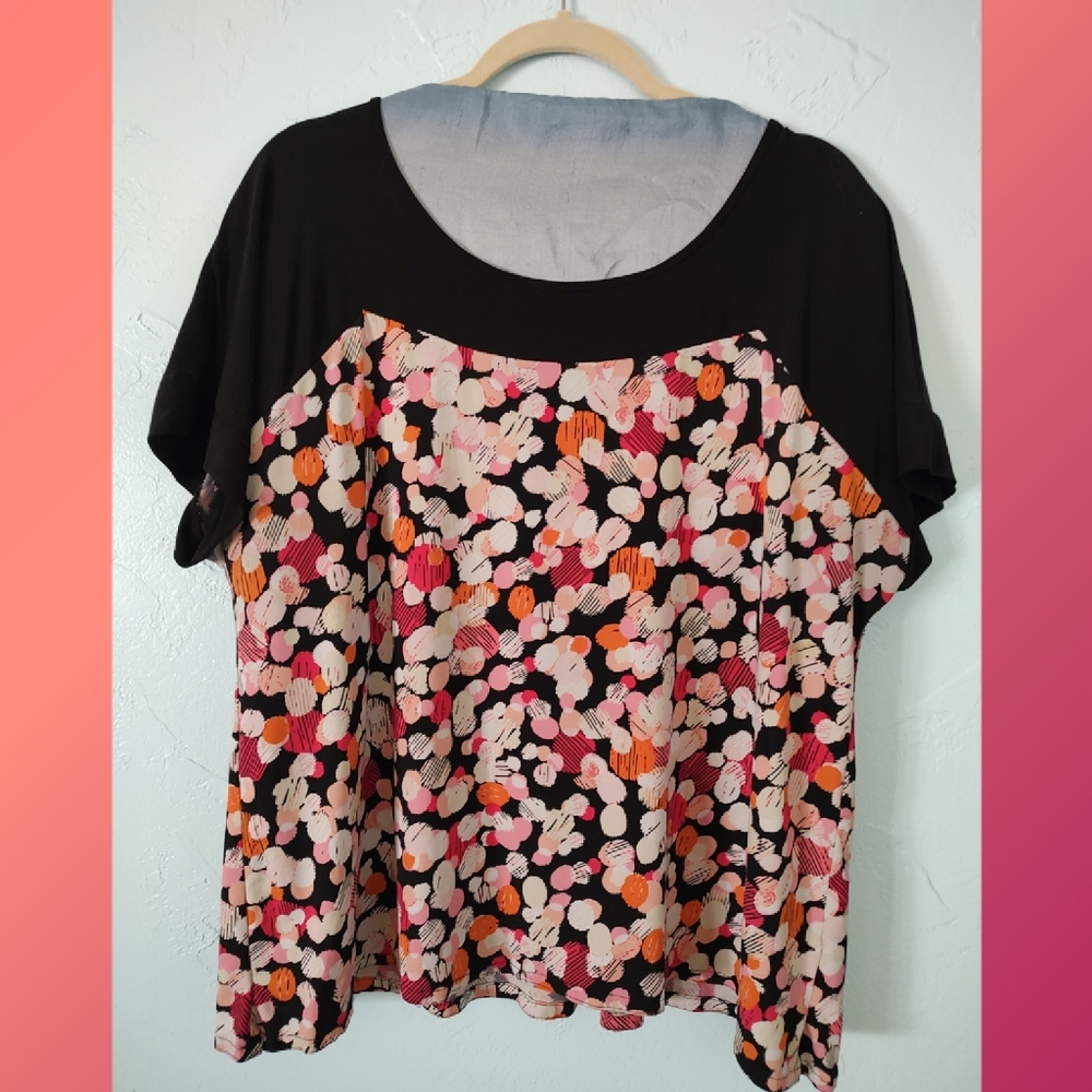 Avenue Lightweight Short Sleeve Blouse